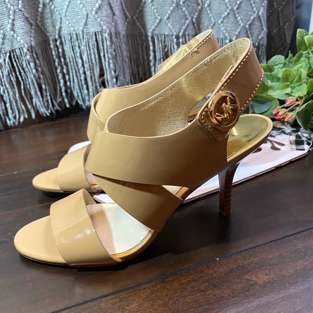 Like New MK Nude Pumps